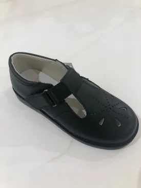 Black t-strap velcro school shoe (flor estrella)