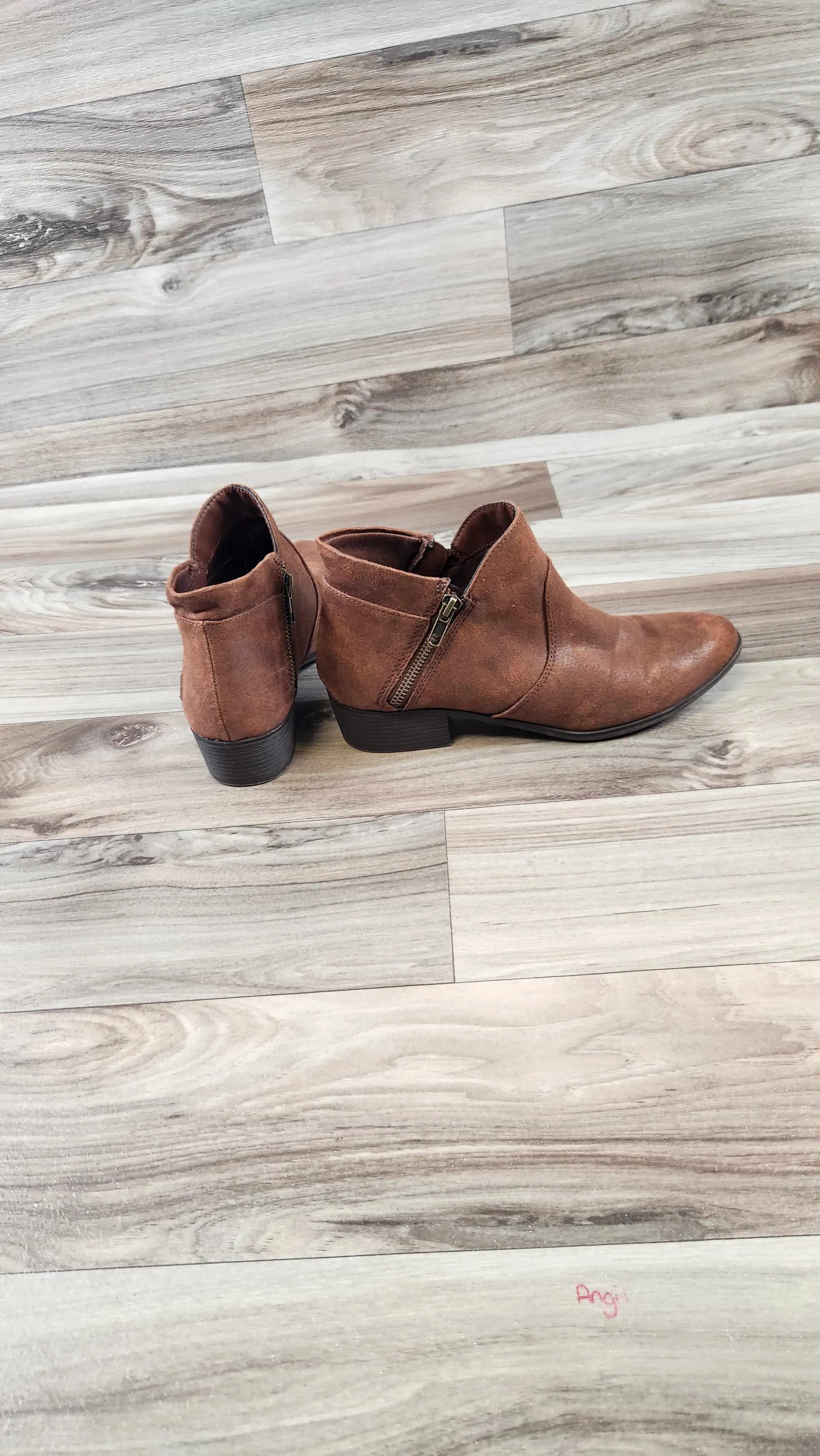 Boots Ankle Heels By Clothes Mentor In Brown, Size: 8.5