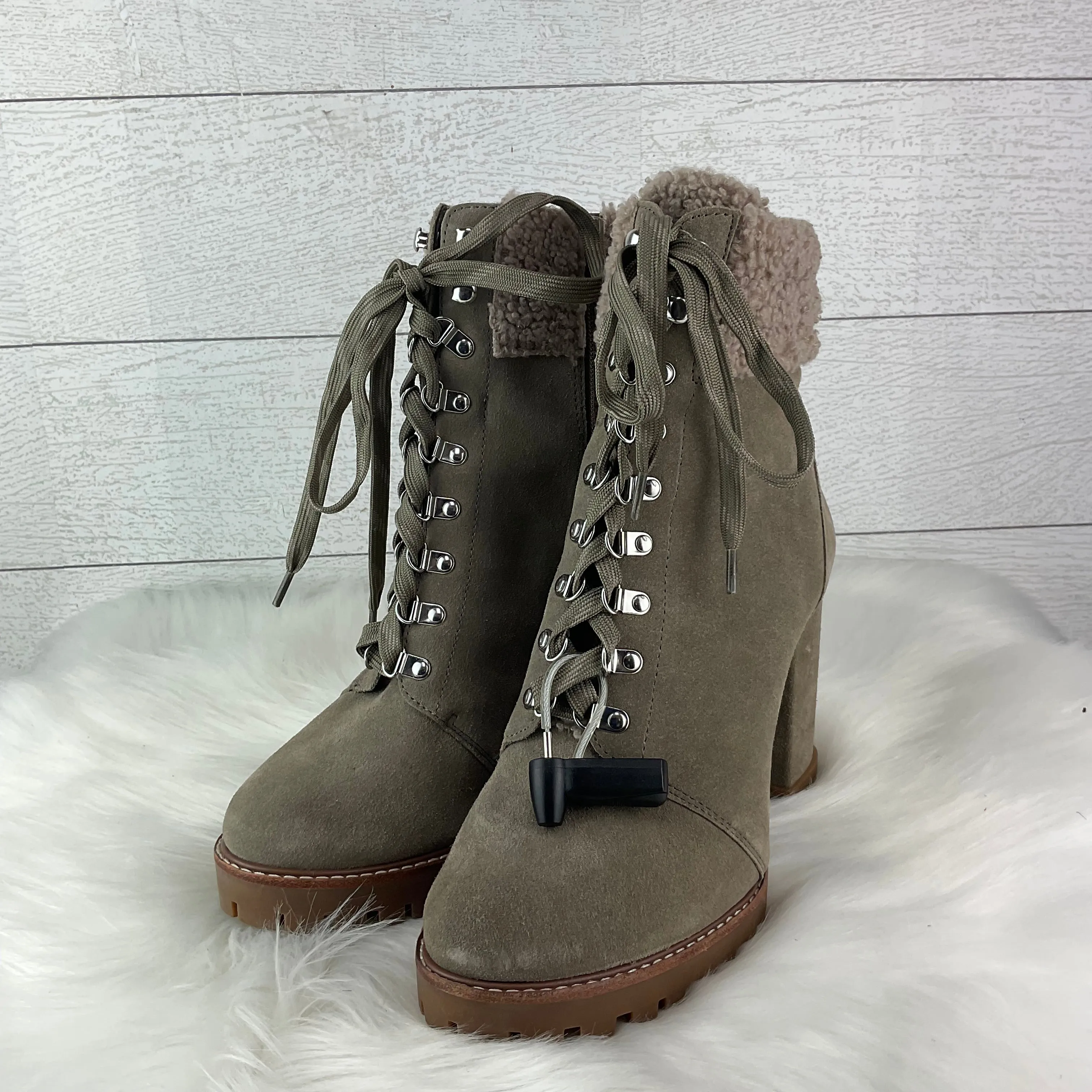 Boots Ankle Heels By Clothes Mentor In Green, Size: 9.5