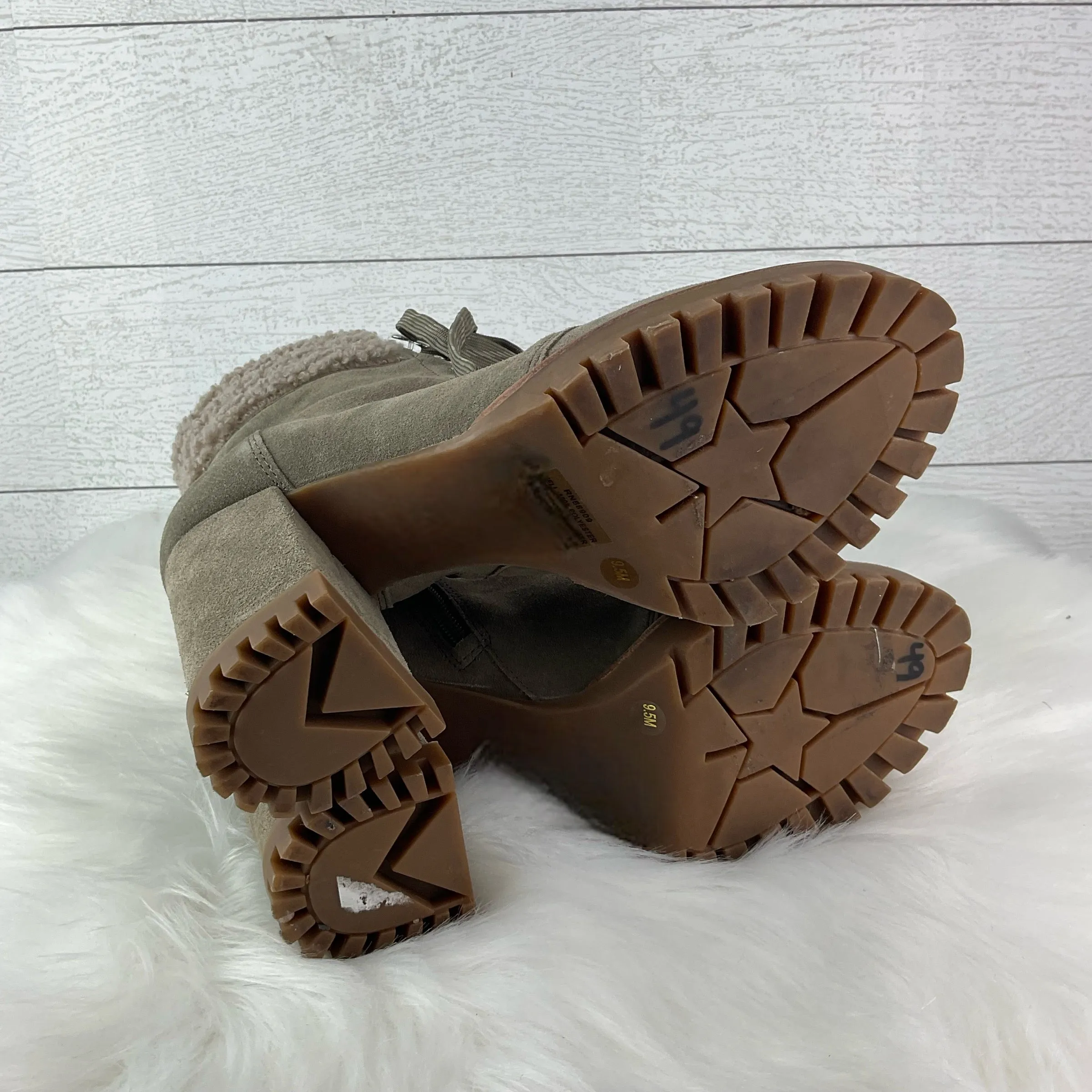 Boots Ankle Heels By Clothes Mentor In Green, Size: 9.5