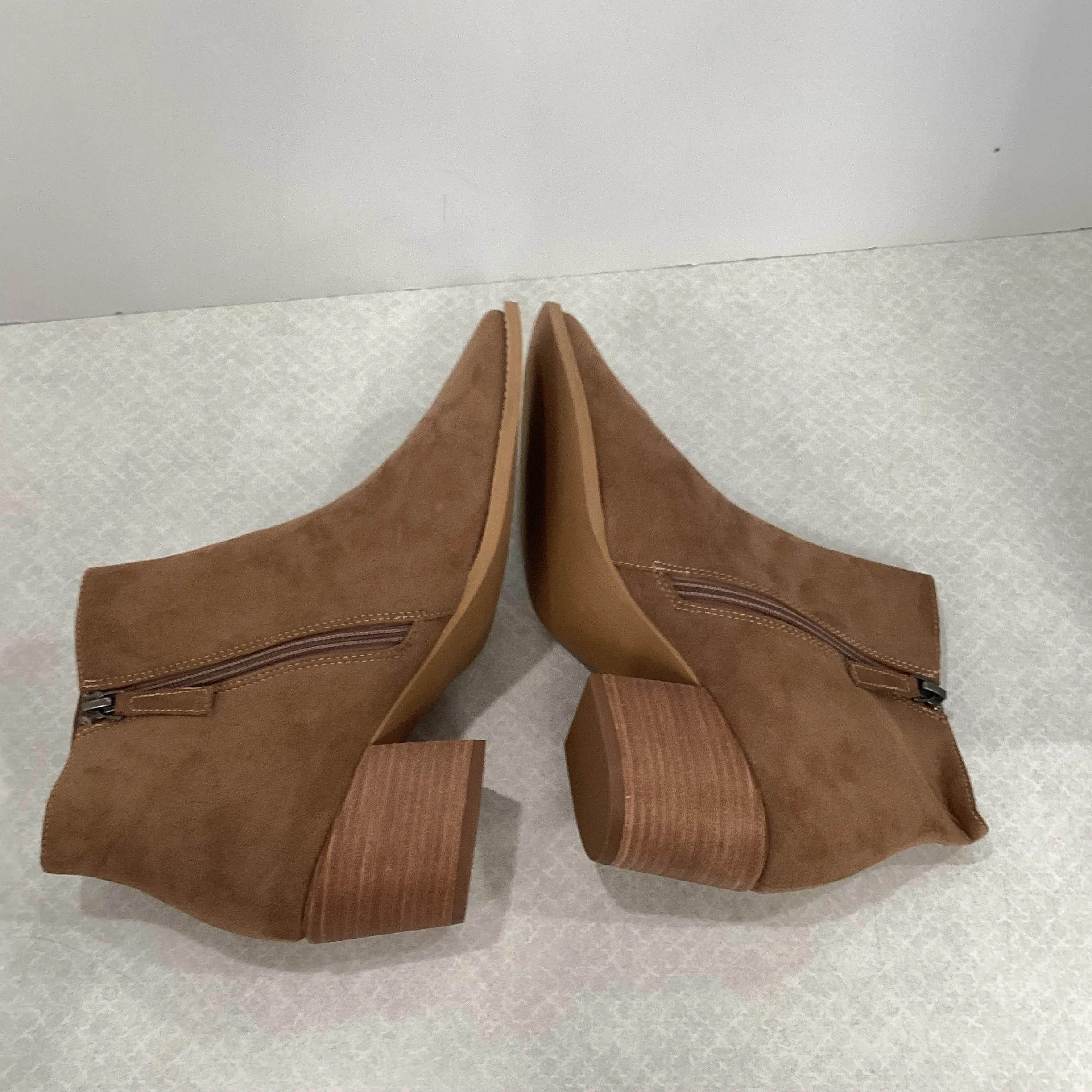 Boots Ankle Heels By Cma In Brown, Size: 10