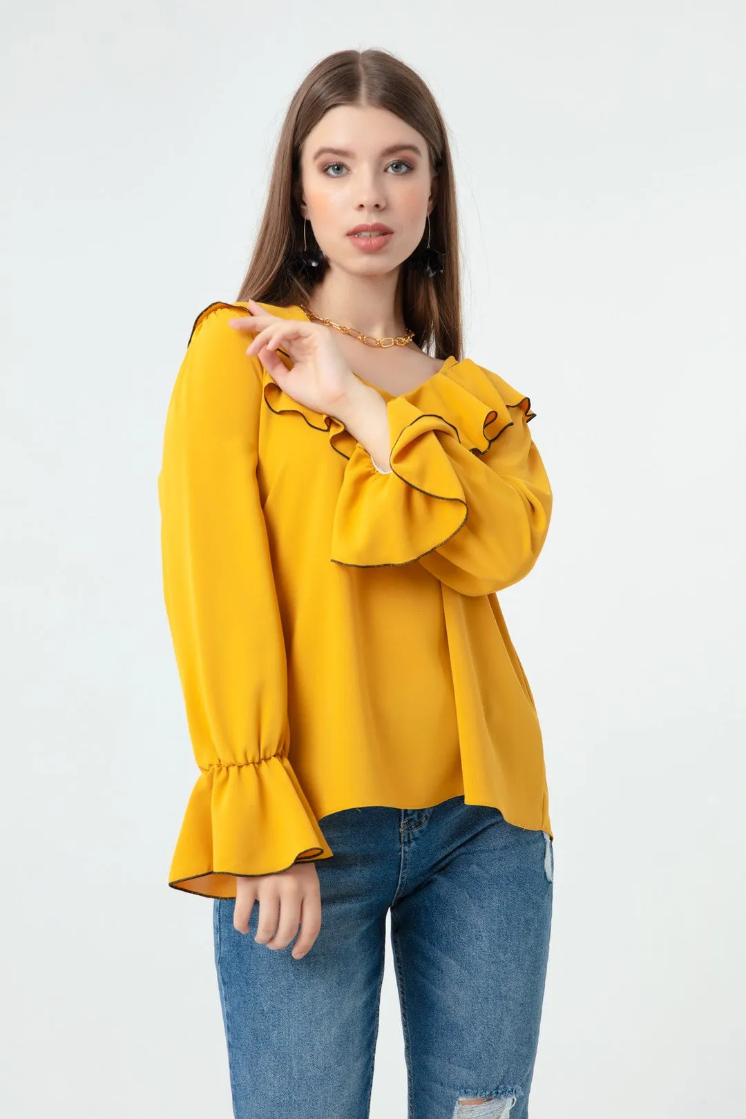 Female Collar And Arms Flywheel Blouse