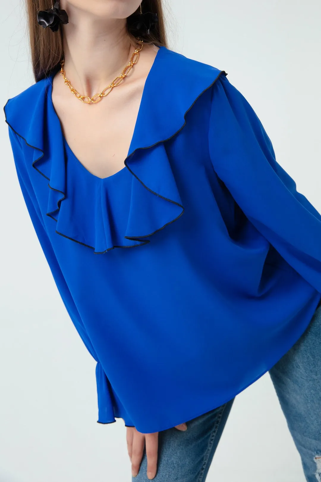 Female Collar And Arms Flywheel Blouse