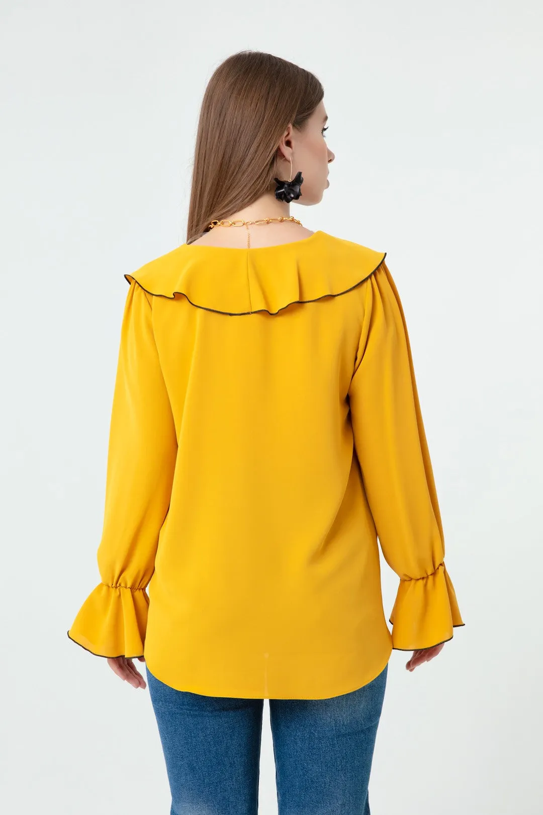 Female Collar And Arms Flywheel Blouse
