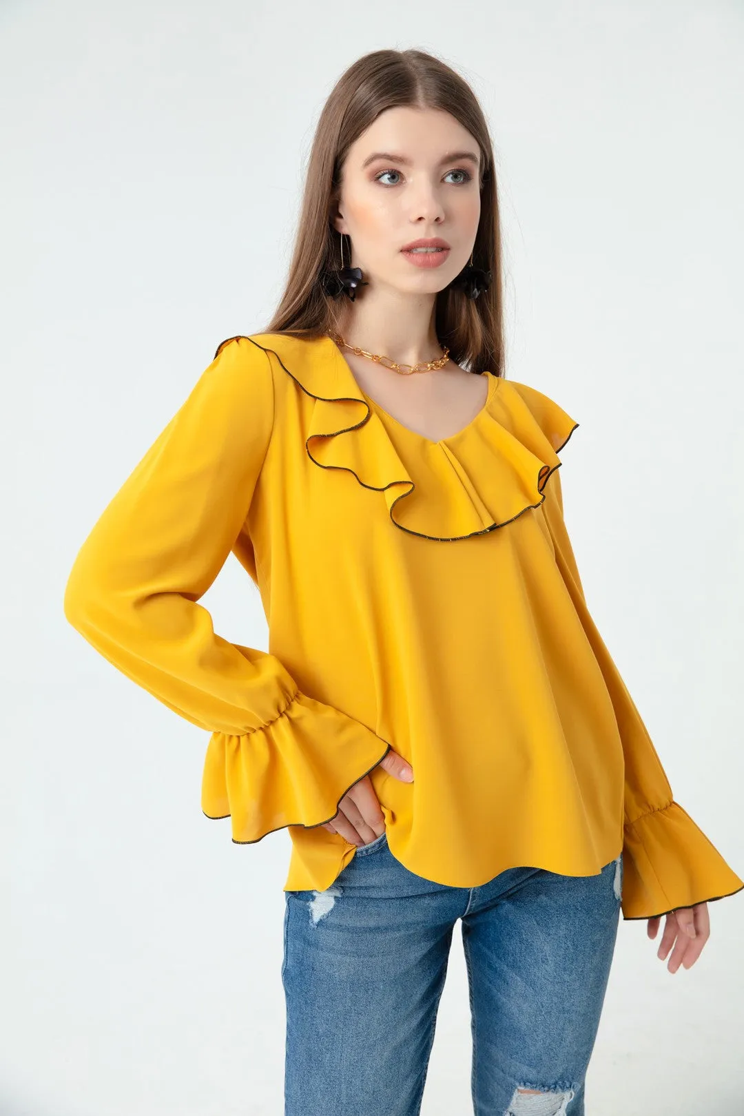 Female Collar And Arms Flywheel Blouse