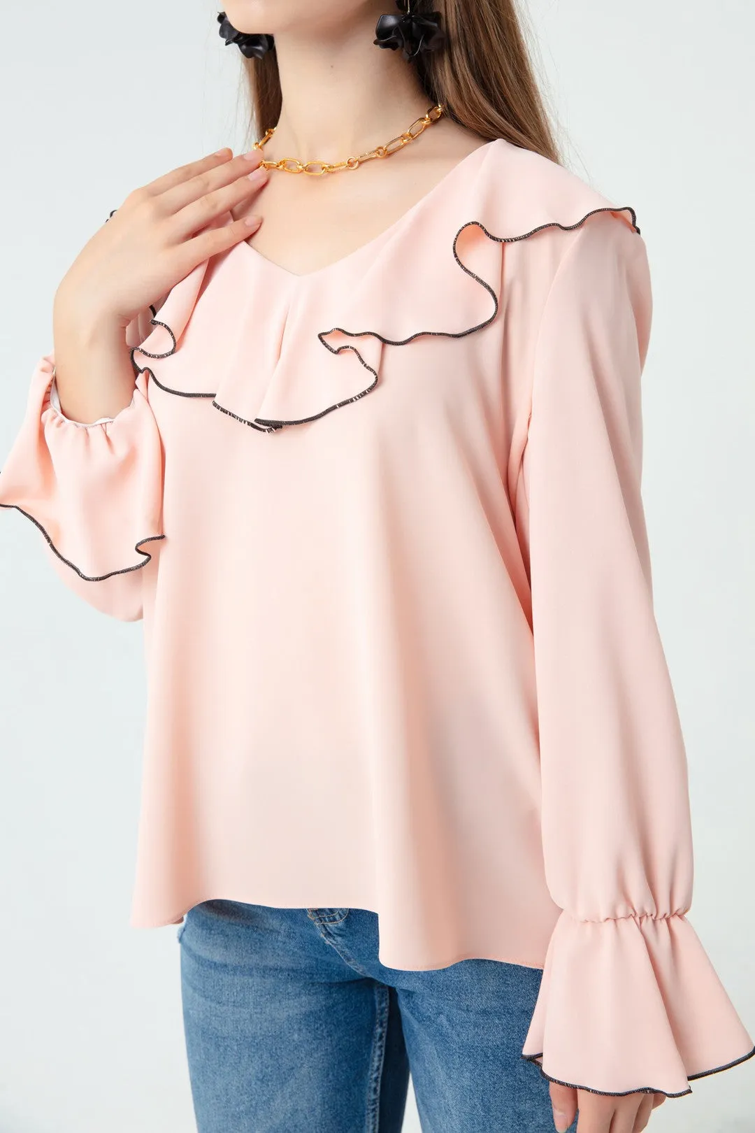Female Collar And Arms Flywheel Blouse