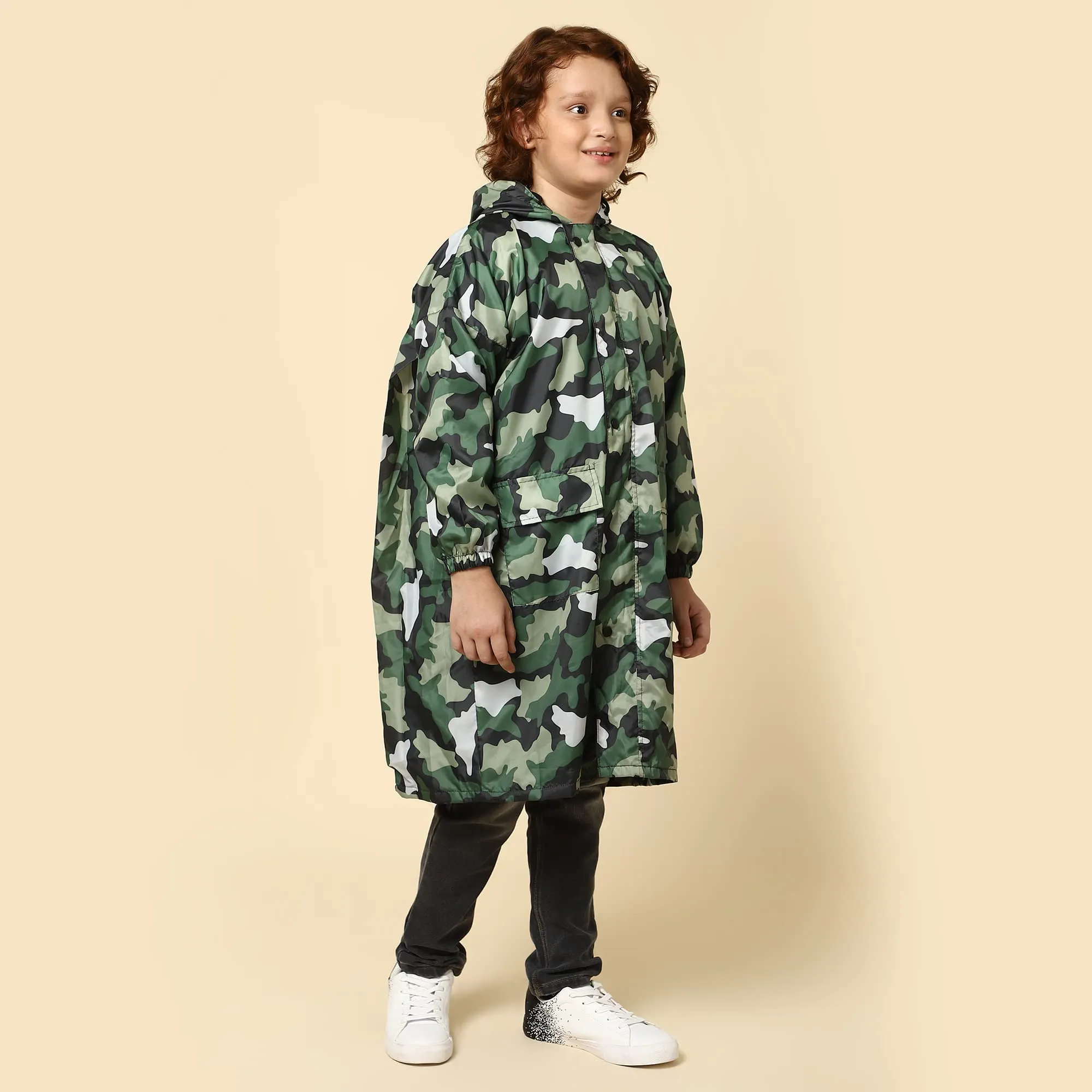 THE CLOWNFISH Cannon Series Kids Waterproof Nylon Double Coating Reversible Longcoat with Hood and Reflector Logo at Back. Printed Plastic Pouch. Kid Age-9-10 years (Green Camo)