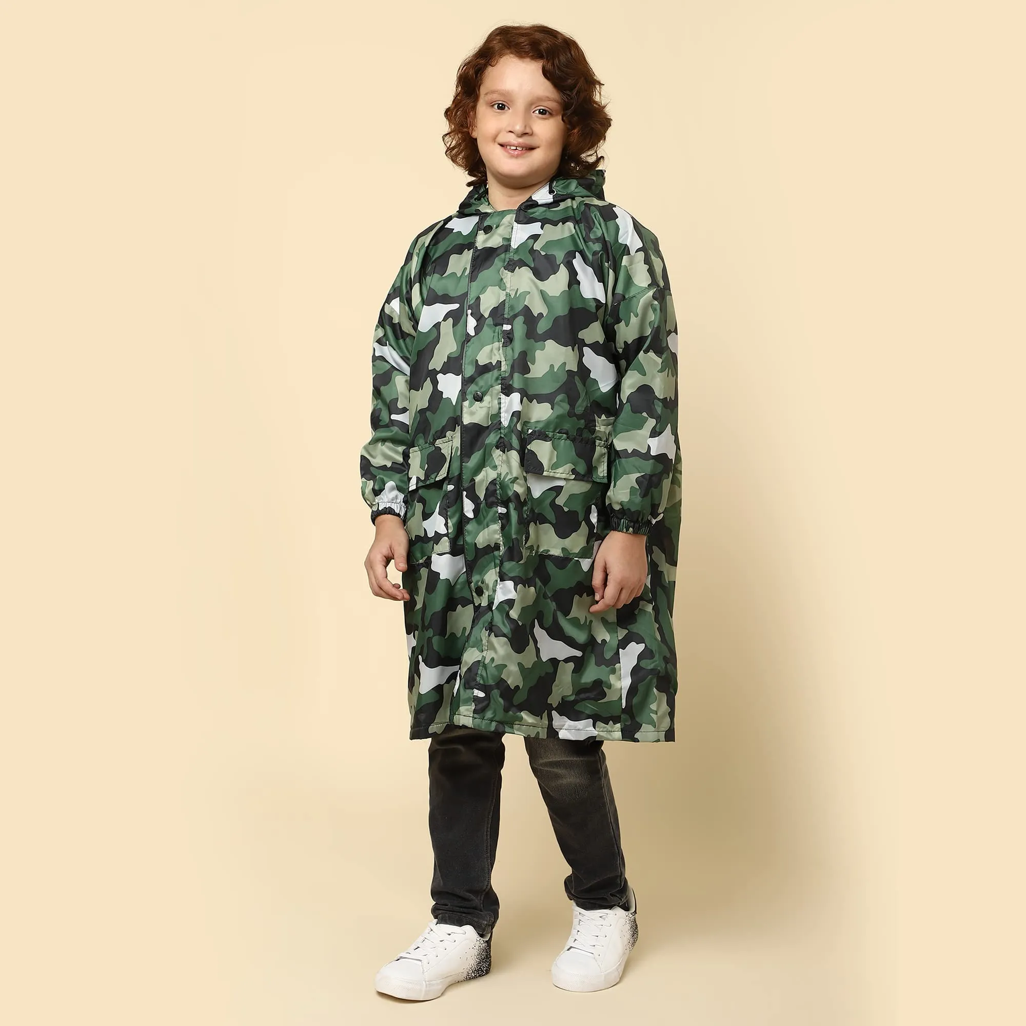 THE CLOWNFISH Cannon Series Kids Waterproof Nylon Double Coating Reversible Longcoat with Hood and Reflector Logo at Back. Printed Plastic Pouch. Kid Age-9-10 years (Green Camo)